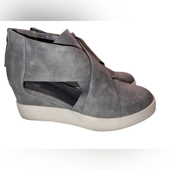 Journee Collection - wedge sneakers - grey - size 6M - Picture 4 of 7